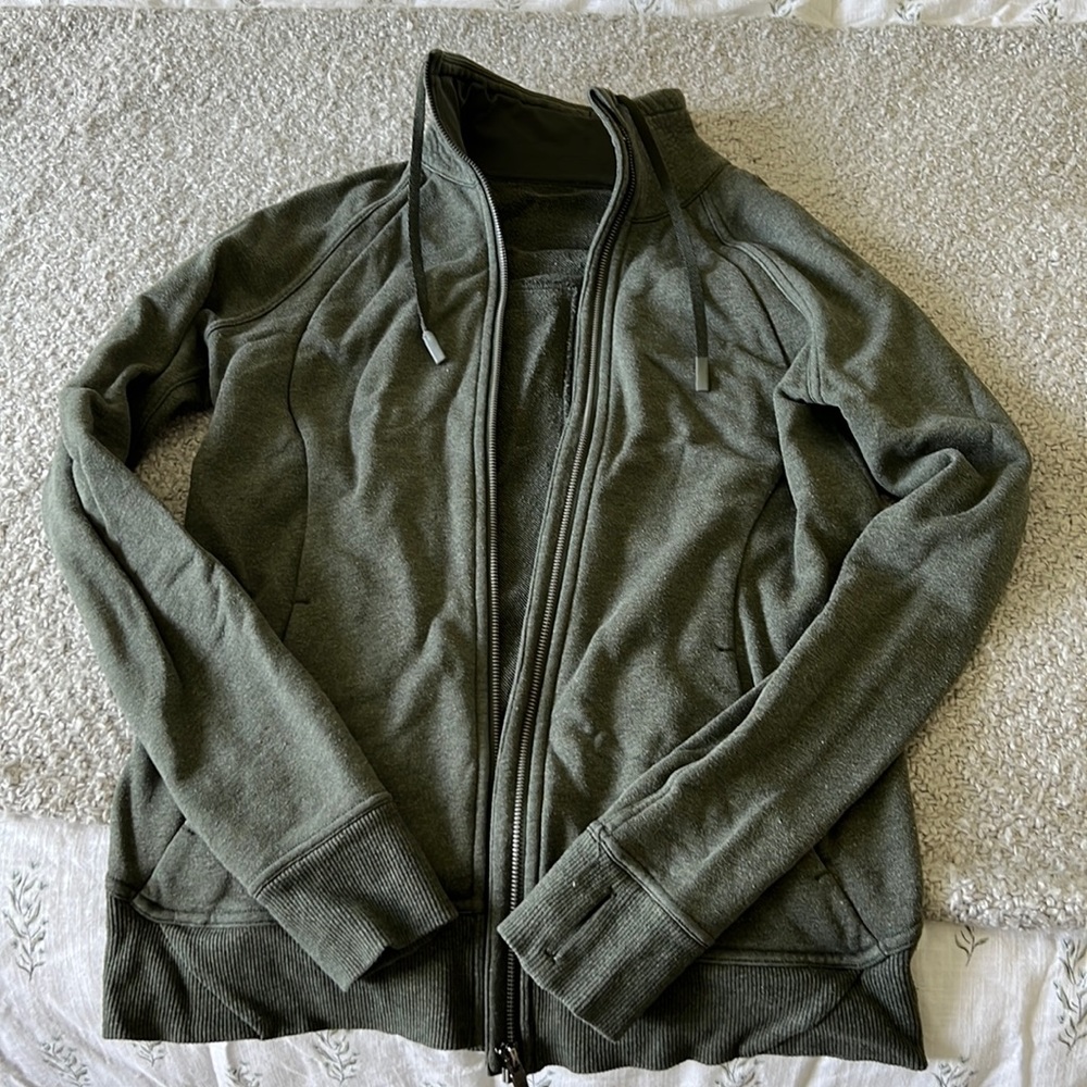 Lululemon sweatshirt